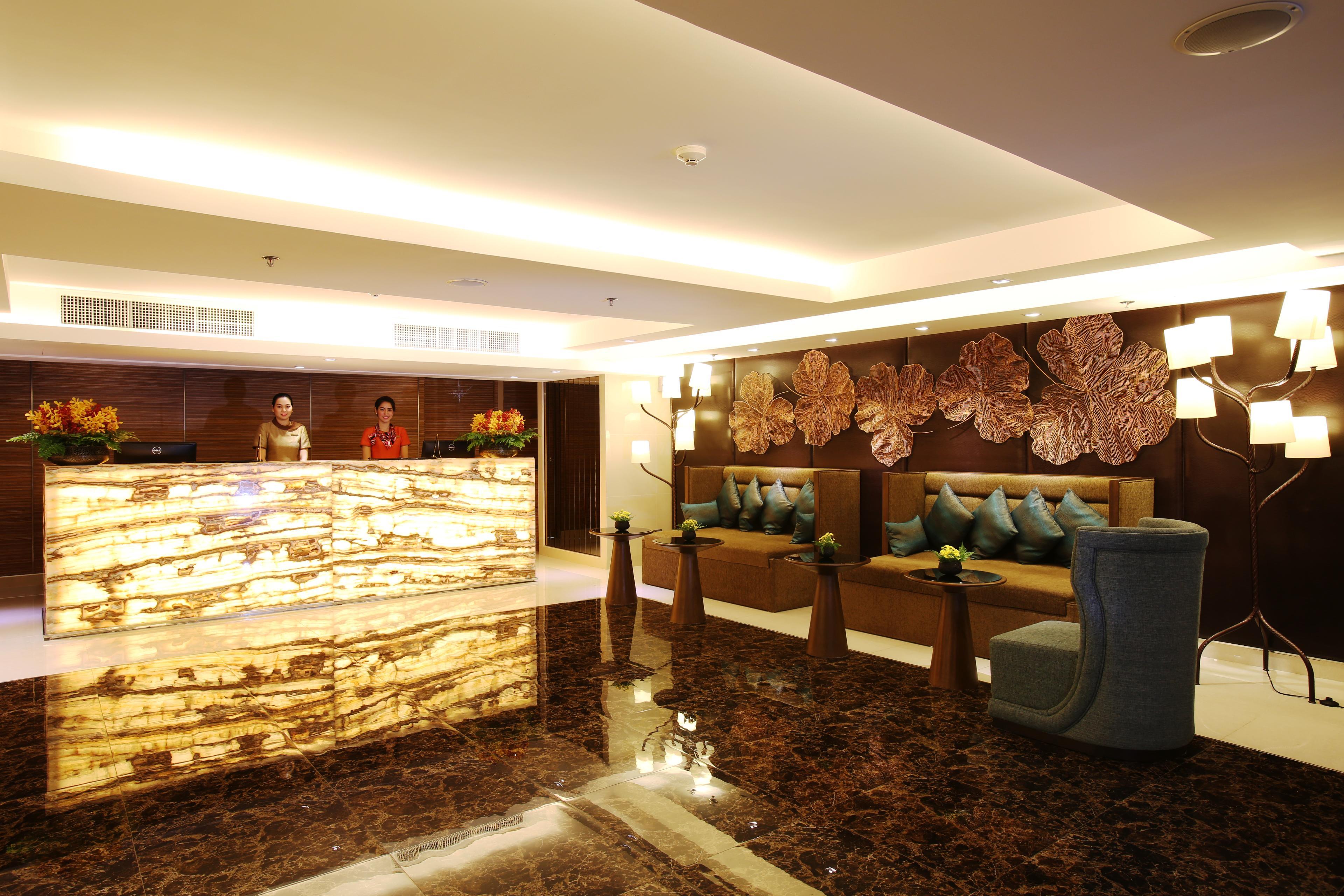Hotel Ramada By Wyndham Bangkok Sukhumvit 11 Exterior foto