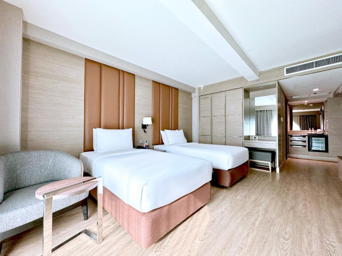 Hotel Ramada By Wyndham Bangkok Sukhumvit 11 Exterior foto