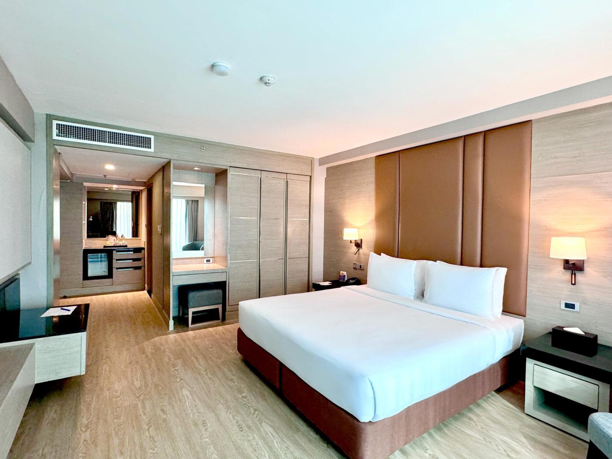 Hotel Ramada By Wyndham Bangkok Sukhumvit 11 Exterior foto
