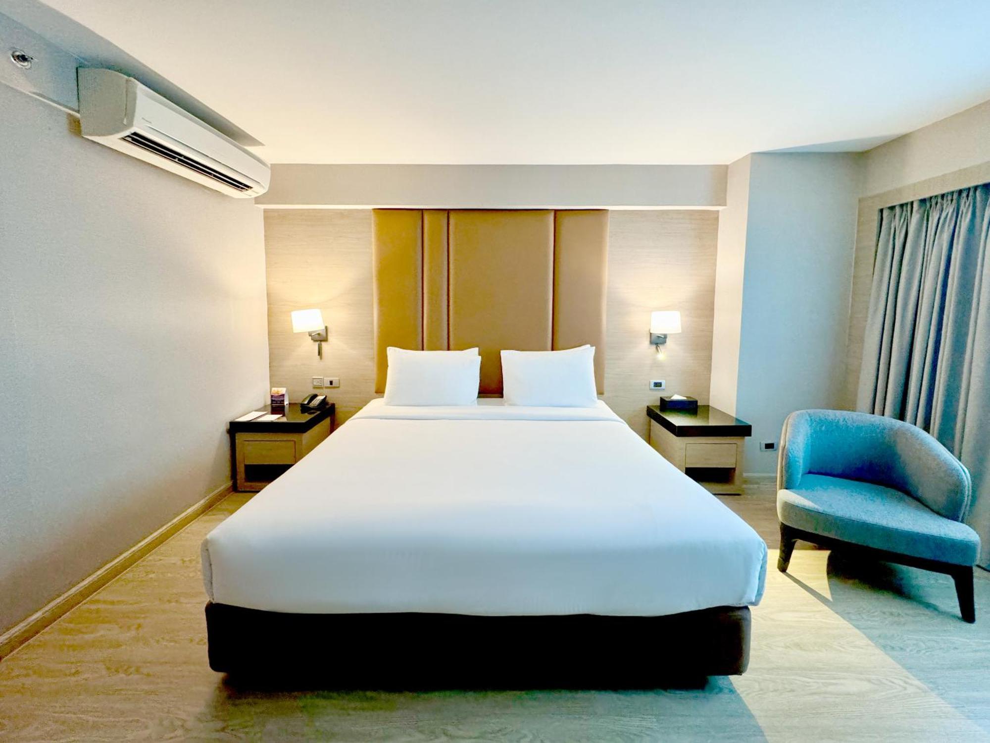 Hotel Ramada By Wyndham Bangkok Sukhumvit 11 Exterior foto
