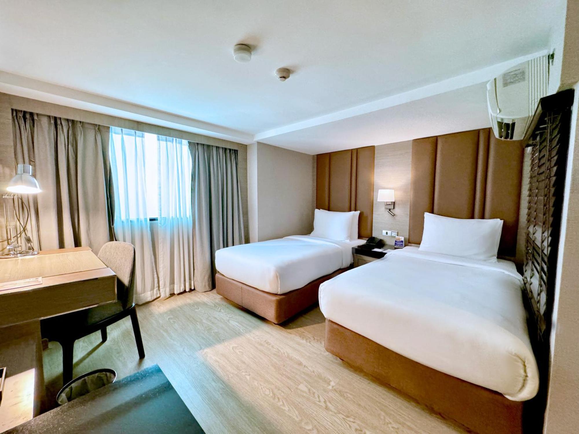 Hotel Ramada By Wyndham Bangkok Sukhumvit 11 Exterior foto