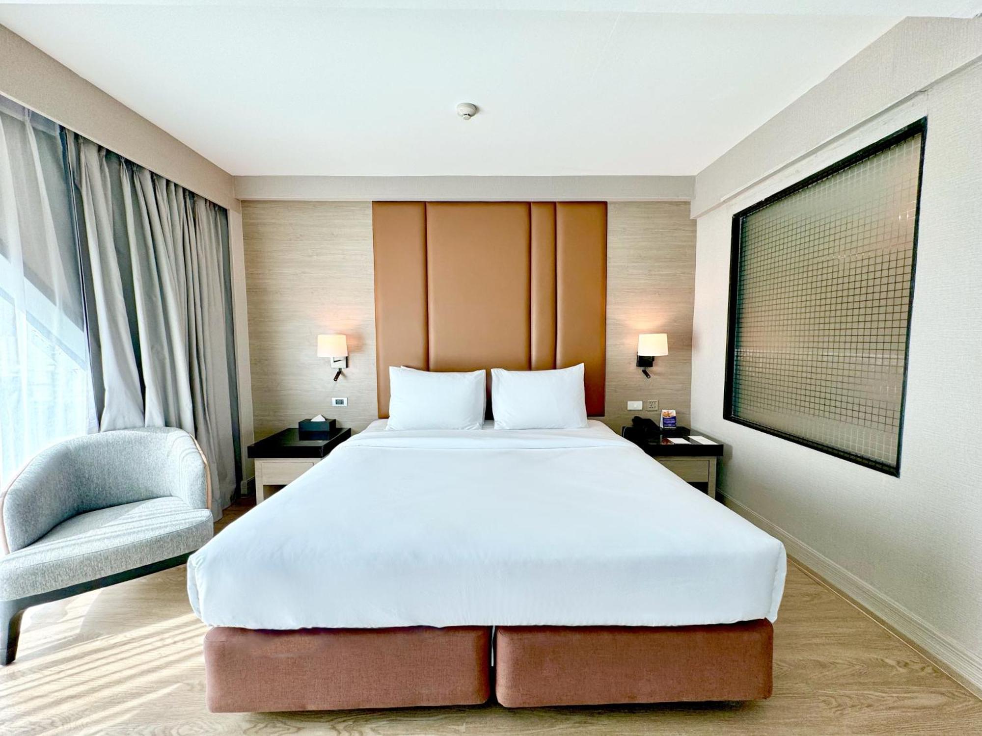 Hotel Ramada By Wyndham Bangkok Sukhumvit 11 Exterior foto