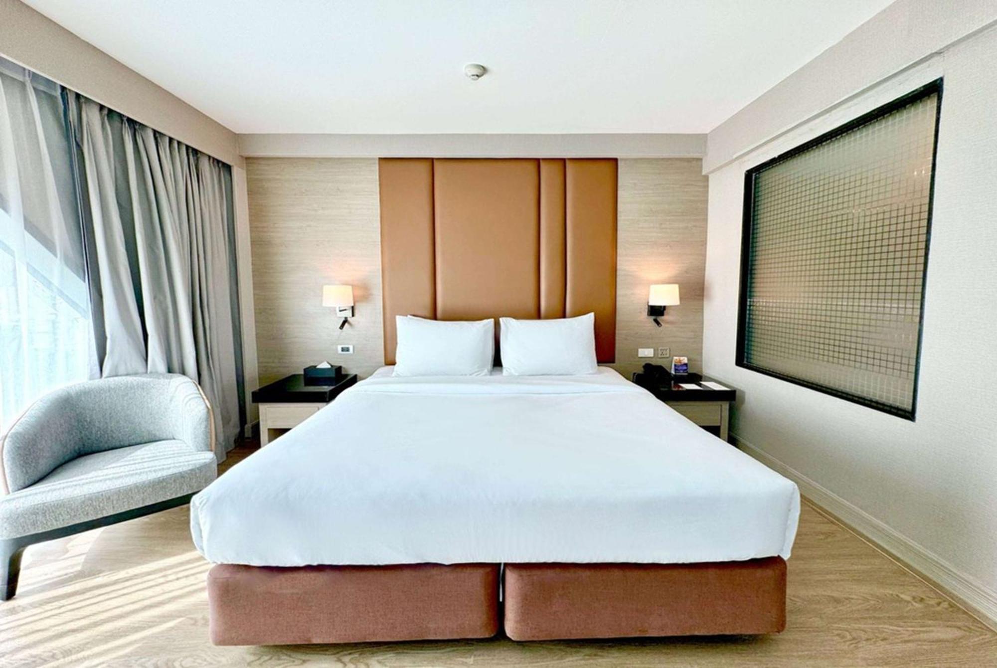 Hotel Ramada By Wyndham Bangkok Sukhumvit 11 Exterior foto